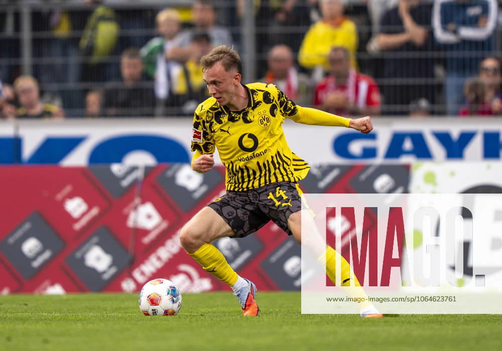Maximilian Beier (Borussia Dortmund, 14) Sportfreunde Siegen - Borussia Dortmund 30.07.2025 Fussball, Testspiel, GER, Siegen, Leimbachstadion Siegen