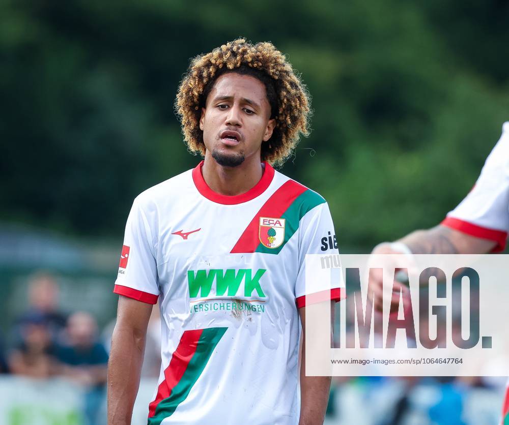 Han-Noah Massengo 4 FC Augsburg), FC Augsburg vs. Chrystal Palace FC, DFL, Saison 2025 2026, Vorbereitungsspiel, Testspiel, 01.08.2025 DFB regulations prohibit any use of photographs as image sequences and or quasi-video Bad Wimsbach Wels-Land Oesterreich