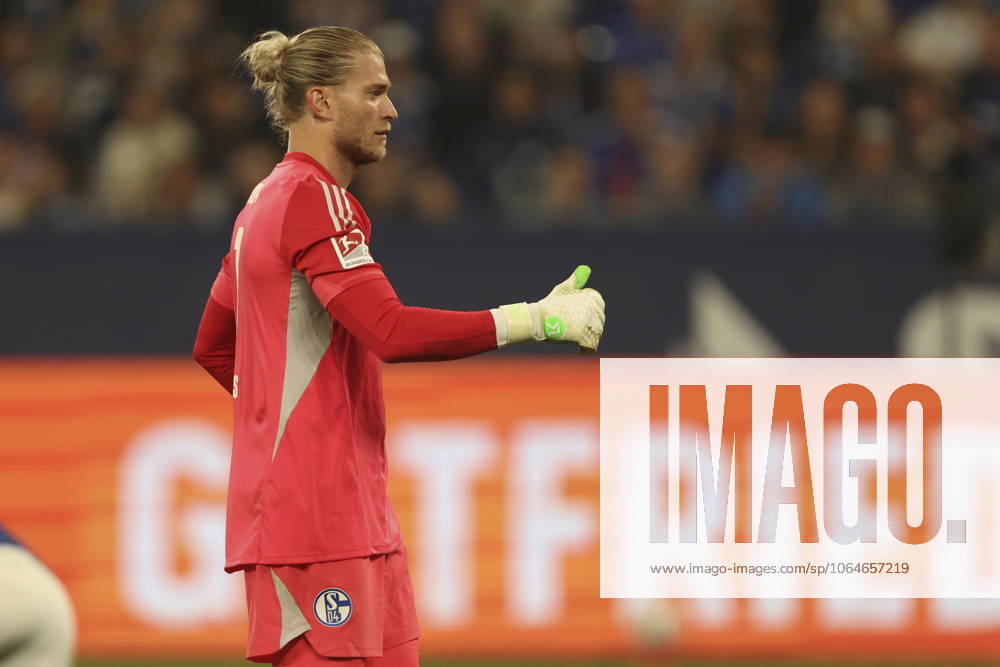 Torwart Loris Karius (FC Schalke 04) gestikuliert, Gestik waehrend des spiels der 2. Bundesliga zwischen FC Schalke 04 und Hertha BSC, Veltins-Arena am 01. August 2025 in Gelsenkirchen, Deutschland. (Foto von Oliver Kaelke DeFodi Images) +++ Torwart Loris Karius (FC Schalke 04) gestures during the 2. Bundesliga match between FC Schalke 04 and Hertha BSC at Veltins-Arena on August 1, 2025 in Gelsenkirchen, Germany. (Photo by Oliver Kaelke DeFodi Images) DFB DFL REGULATIONS PROHIBIT ANY USE OF PHOTOGRAPHS AS IMAGE SEQUENCES AND OR QUASI-VIDEO. (Photo by Oliver Kaelke DeFodi Images)