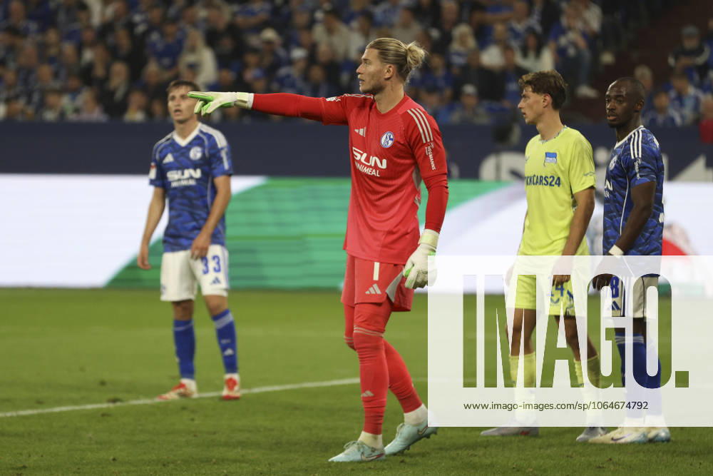 Torwart Loris Karius (FC Schalke 04) gestikuliert, Gestik waehrend des spiels der 2. Bundesliga zwischen FC Schalke 04 und Hertha BSC, Veltins-Arena am 01. August 2025 in Gelsenkirchen, Deutschland. (Foto von Oliver Kaelke DeFodi Images) +++ Torwart Loris Karius (FC Schalke 04) gestures during the 2. Bundesliga match between FC Schalke 04 and Hertha BSC at Veltins-Arena on August 1, 2025 in Gelsenkirchen, Germany. (Photo by Oliver Kaelke DeFodi Images) DFB DFL REGULATIONS PROHIBIT ANY USE OF PHOTOGRAPHS AS IMAGE SEQUENCES AND OR QUASI-VIDEO. (Photo by Oliver Kaelke DeFodi Images)