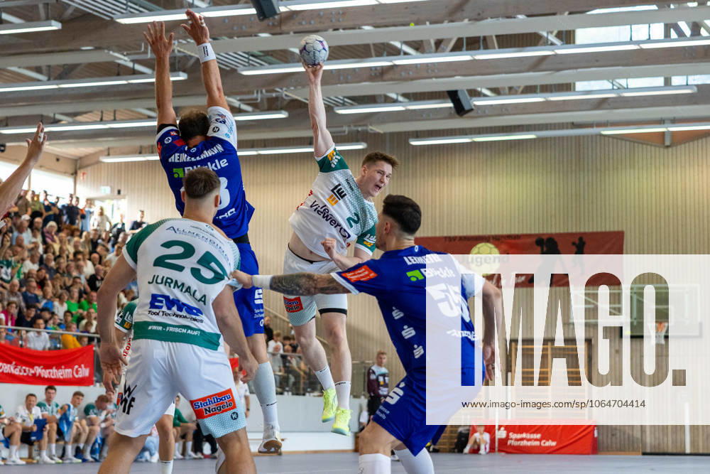 Oskar NEUDECK (FRISCH AUF! Goeppingen, 02) erzielt ein Tor, Aktion, Torwurf FRISCH AUF! Goeppingen (FAG) vs. HBW Balingen-Weilstetten (HBW), Handball, Maenner, S-Cup Altensteig 2025, Halbfinale, Spielzeit 2025 2026, 02.08.2025 FRISCH AUF! Goeppingen (FAG) vs. HBW Balingen-Weilstetten (HBW), Handball, Maenner, S-Cup Altensteig 2025, Halbfinale, Spielzeit 2025 2026, 02.08.2025 Altensteig
