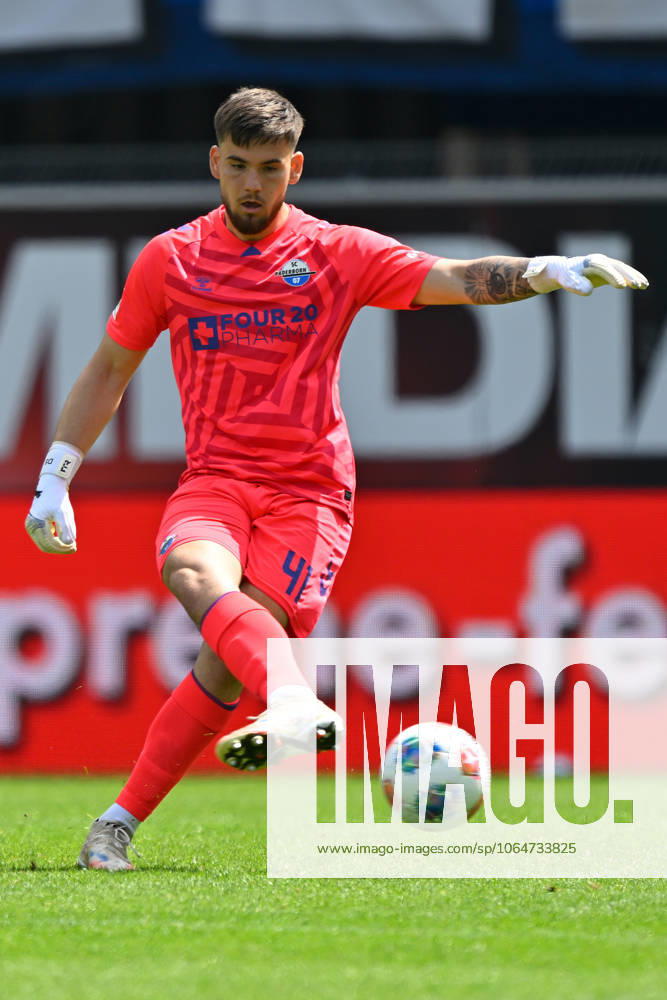 Paderborn, Home Deluxe Arena, 02.08.25, GER, Herren, 2.Bundesliga, Saison 2025-2026, SC Paderborn 07 - KSV Holstein Kiel Bild: Torwart Dennis SEIMEN (Paderborn) DFL regulations prohibit any use of photographs as image sequences and or quasi-video. NRW Deutschland