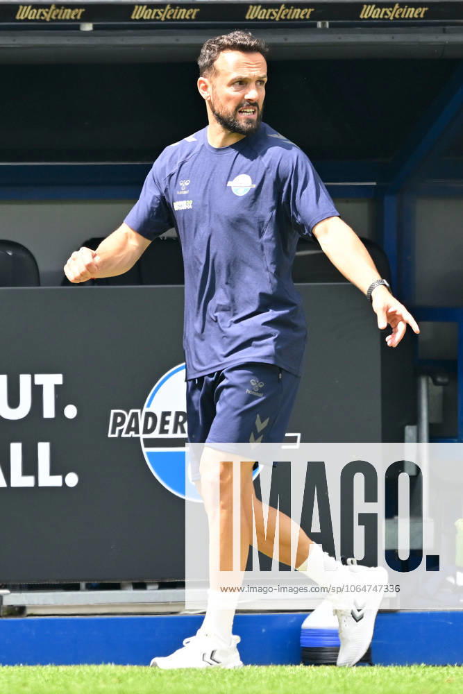 Paderborn, Home Deluxe Arena, 02.08.25, GER, Herren, 2.Bundesliga, Saison 2025-2026, SC Paderborn 07 - KSV Holstein Kiel Bild: Trainer Ralf KETTEMANN (Paderborn) DFL regulations prohibit any use of photographs as image sequences and or quasi-video. NRW Deutschland