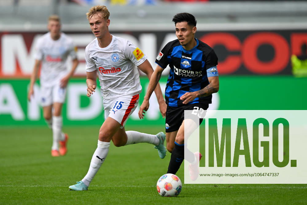Paderborn, Home Deluxe Arena, 02.08.25, GER, Herren, 2.Bundesliga, Saison 2025-2026, SC Paderborn 07 - KSV Holstein Kiel Bild: v.li. im Zweikampf Kasper DAVIDSEN (Kiel) und Raphael OBERMAIR (Paderborn) DFL regulations prohibit any use of photographs as image sequences and or quasi-video. NRW Deutschland