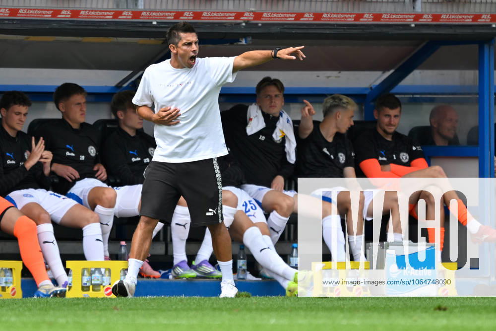 Paderborn, Home Deluxe Arena, 02.08.25, GER, Herren, 2.Bundesliga, Saison 2025-2026, SC Paderborn 07 - KSV Holstein Kiel Bild: Trainer Marcel RAPP (Kiel) DFL regulations prohibit any use of photographs as image sequences and or quasi-video. NRW Deutschland