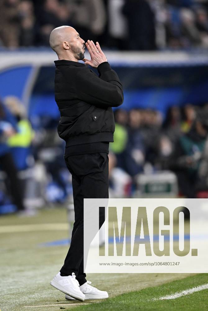 Trainer Coach Christian Ilzer TSG 1899 Hoffenheim am Spielfeldrand enttäuscht, Gestik, Geste, PreZero Arena, Sinsheim, Baden-Württemberg, Deutschland, Europa Coach Christian Ilzer TSG 1899 Hoffenheim disappointed on the sidelines, Gesture, Gesture, PreZero Arena, Sinsheim, Baden-Württemberg, Germany, Europe