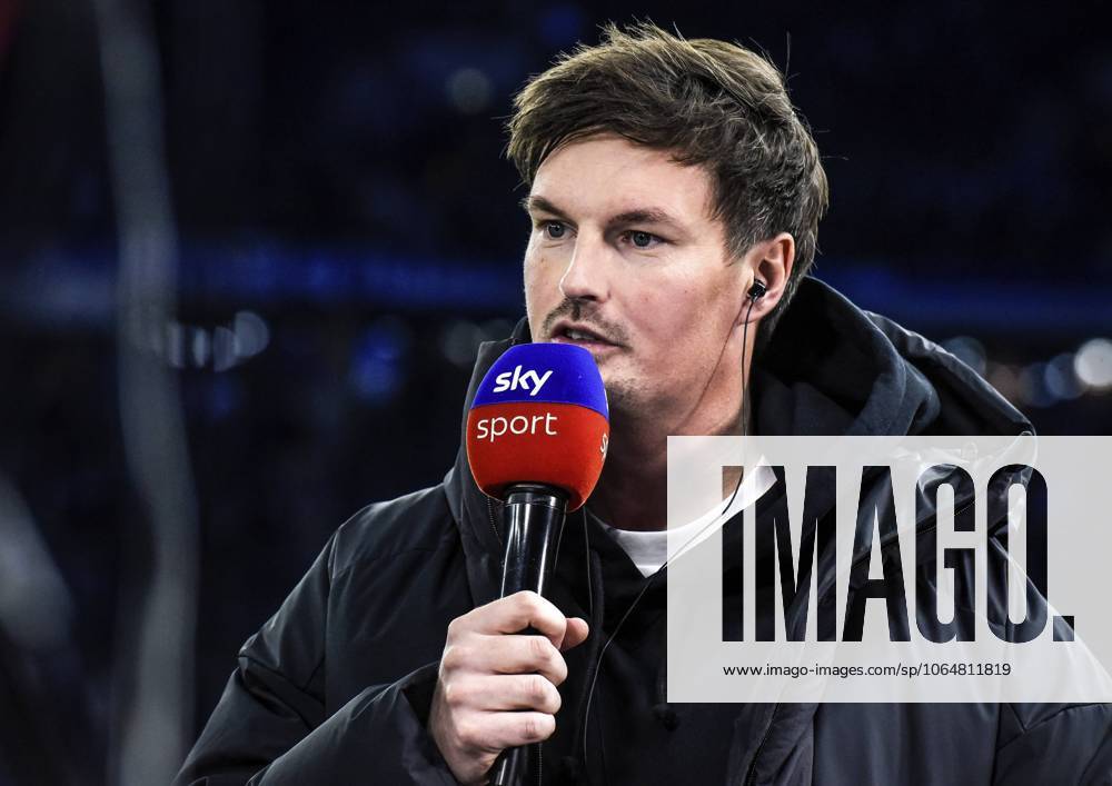 Merlin Polzin Hamburger SV Trainer . DFLDFB REGULATIONS PROHIBIT ANY USE OF PHOTOGRAPHS as IMAGE SEQUENCES andor QUASI-VIDEO Merlin Polzin Hamburger SV coach . DFLDFB REGULATES PROHIBIT ANY USE OF PHOTOGRAPHS as IMAGE SEQUENCES andor QUASI-VIDEO