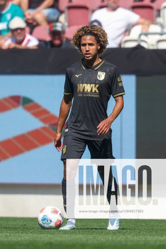 Han-Noah Massengo 4 (FC Augsburg), FC Augsburg vs. AFC Sunderland, Fussball, Testspiel, 09.08.2025 Augsburg Bayern Deutschland