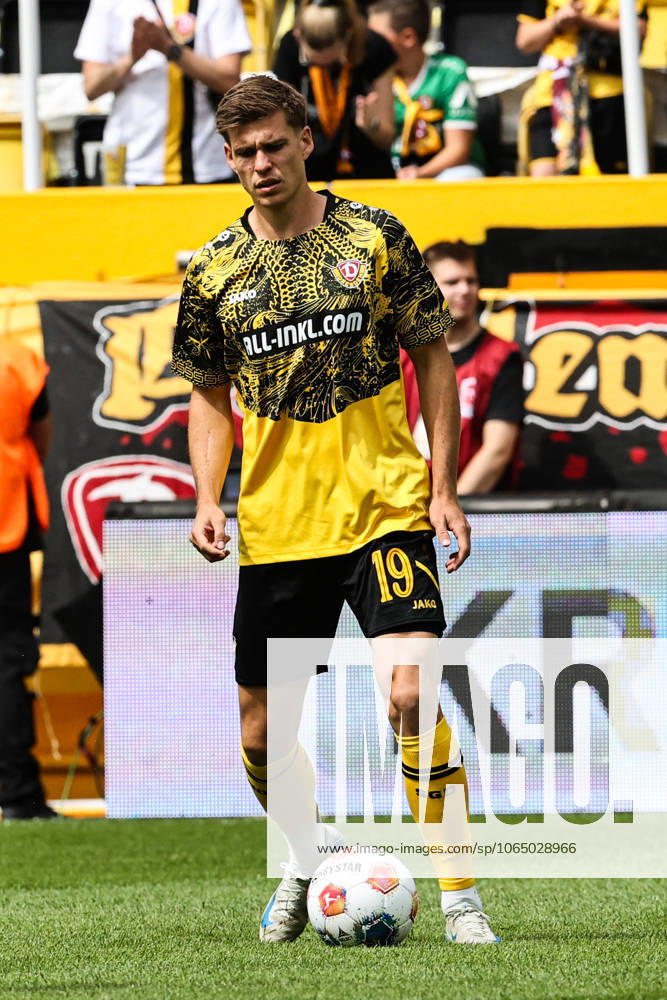 Alexander Rossipal (SG Dynamo Dresden,19) - 2. Fußball Bundesliga Saison 2025-2026 SG Dynamo Dresden vs. 1. FC Magdeburg im Rudolf Harbig Stadion in Dresden - Fußball,Mann,Männer,Deutschland