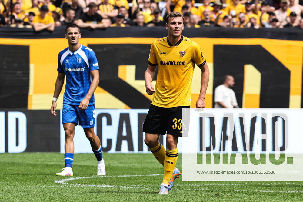Christoph Daferner (SG Dynamo Dresden,33) - 2. Fußball Bundesliga Saison 2025-2026 SG Dynamo Dresden vs. 1. FC Magdeburg im Rudolf Harbig Stadion in Dresden - Aktion,Fußball,Mann,Männer,Deutschland