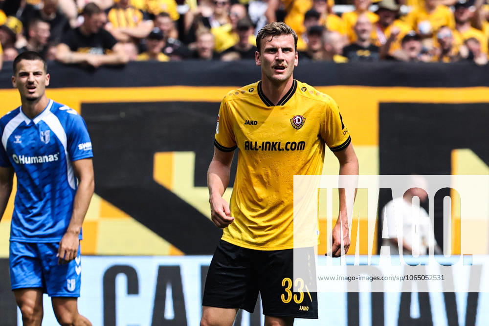 Christoph Daferner (SG Dynamo Dresden,33) - 2. Fußball Bundesliga Saison 2025-2026 SG Dynamo Dresden vs. 1. FC Magdeburg im Rudolf Harbig Stadion in Dresden - Aktion,Fußball,Mann,Männer,Deutschland