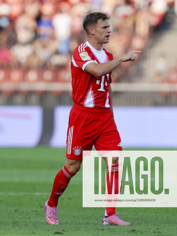 Joshua Kimmich (FC Bayern Muenchen) gestikuliert, Pre-Season Friendly, Grasshopper Club Zürich v FC Bayern München, Stadion Letzigrund am 12. August 2025 in Zurich, Schweiz. (Foto von Marco Steinbrenner DeFodi Images) Joshua Kimmich (FC Bayern Muenchen) gestures, Pre-Season Friendly, Grasshopper Club Zürich v FC Bayern München, Stadion Letzigrund, August 12, 2025 in Zurich, Switzerland. (Photo by Marco Steinbrenner DeFodi Images)