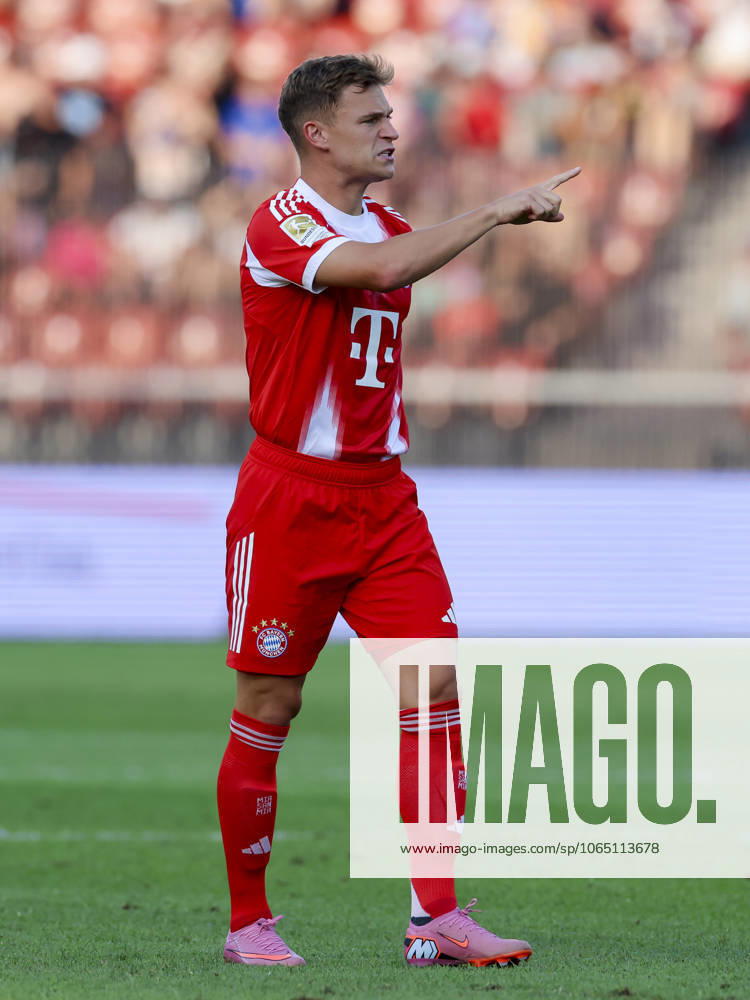 Joshua Kimmich (FC Bayern Muenchen) gestikuliert, Pre-Season Friendly, Grasshopper Club Zürich v FC Bayern München, Stadion Letzigrund am 12. August 2025 in Zurich, Schweiz. (Foto von Marco Steinbrenner DeFodi Images) Joshua Kimmich (FC Bayern Muenchen) gestures, Pre-Season Friendly, Grasshopper Club Zürich v FC Bayern München, Stadion Letzigrund, August 12, 2025 in Zurich, Switzerland. (Photo by Marco Steinbrenner DeFodi Images)