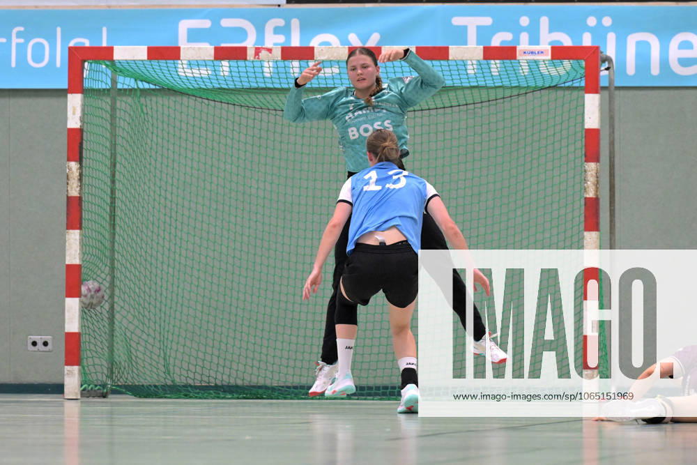 Marie Kristin Weiss (TusSies Metzingen, 12) im Tor gegen Alicia Stoffel Union Neckarsulm, 13) TusSies Metzingen vs. Sport-Union Neckarsulm, Handball, Alsco HBF, Testspiel, Saison 2025 2026, 15.08.2025 TusSies Metzingen vs. Sport-Union Neckarsulm, Handball, Alsco HBF, Testspiel, Saison 2025 2026, 15.08.2025 Metzingen