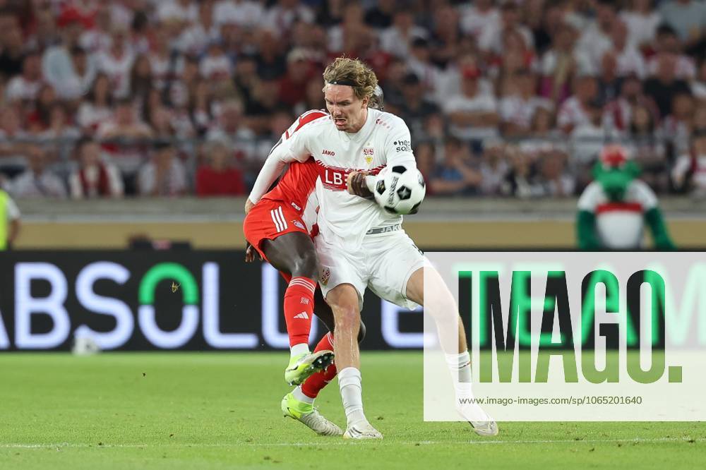 Im Zweikampf, Aktion, mit Dayot Upamecano 2 (FC Bayern Muenchen), Nick Woltemade 11 (VfB Stuttgart), VfB Stuttgart vs. FC Bayern Muenchen, Fussball, Franz-Beckenbauer-Supercup, 16.08.2025 Stuttgart Baden-Wuerttemberg Deutschland