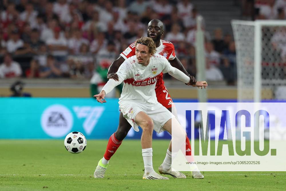 Im Zweikampf, Aktion, mit Dayot Upamecano 2 (FC Bayern Muenchen), Nick Woltemade 11 (VfB Stuttgart), VfB Stuttgart vs. FC Bayern Muenchen, Fussball, Franz-Beckenbauer-Supercup, 16.08.2025 Stuttgart Baden-Wuerttemberg Deutschland