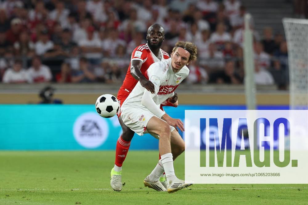Im Zweikampf, Aktion, mit Dayot Upamecano 2 (FC Bayern Muenchen), Nick Woltemade 11 (VfB Stuttgart), VfB Stuttgart vs. FC Bayern Muenchen, Fussball, Franz-Beckenbauer-Supercup, 16.08.2025 Stuttgart Baden-Wuerttemberg Deutschland