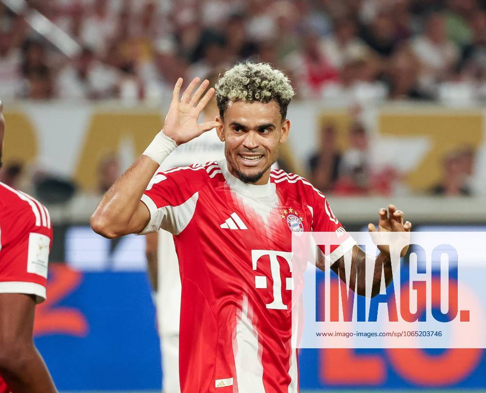 Luis Diaz 14 (FC Bayern Muenchen) gestikuliert, VfB Stuttgart vs. FC Bayern Muenchen, DFL, Bundesliga, Saison 2025 2026, Franz Beckenbauer Supercup 2025, 16.08.2025 DFB regulations prohibit any use of photographs as image sequences and or quasi-video Stuttgart Baden-Wuerttemberg Deutschland