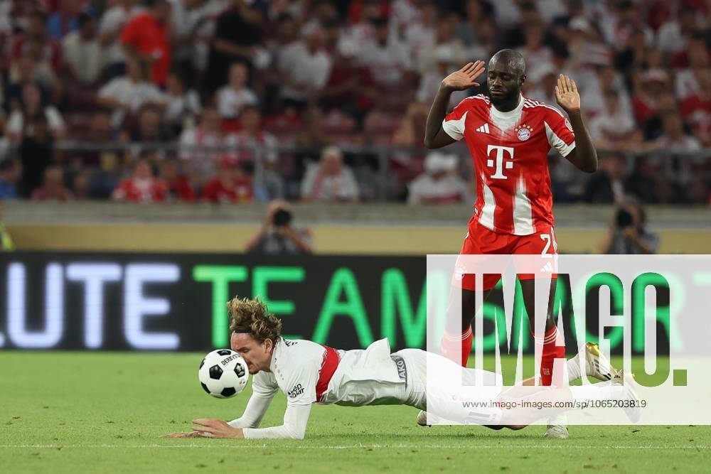 Im Zweikampf, Aktion, mit Dayot Upamecano 2 (FC Bayern Muenchen), Nick Woltemade 11 (VfB Stuttgart), VfB Stuttgart vs. FC Bayern Muenchen, Fussball, Franz-Beckenbauer-Supercup, 16.08.2025 Stuttgart Baden-Wuerttemberg Deutschland
