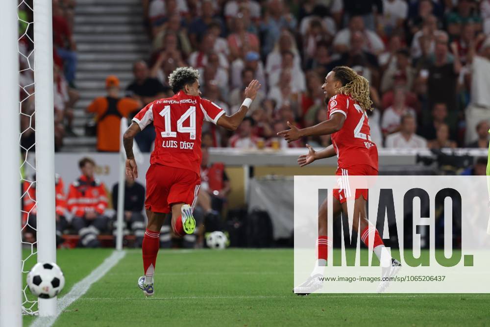 Torjubel von Luis Diaz 14 (FC Bayern Muenchen), Sascha Boey 23 (FC Bayern Muenchen) zum 0:2, VfB Stuttgart vs. FC Bayern Muenchen, Fussball, Franz-Beckenbauer-Supercup, 16.08.2025 Stuttgart Baden-Wuerttemberg Deutschland