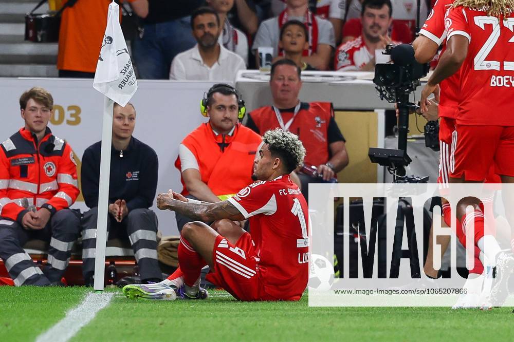 Torjubel von Luis Diaz 14 (FC Bayern Muenchen) zum 0:2, VfB Stuttgart vs. FC Bayern Muenchen, Fussball, Franz-Beckenbauer-Supercup, 16.08.2025 Stuttgart Baden-Wuerttemberg Deutschland