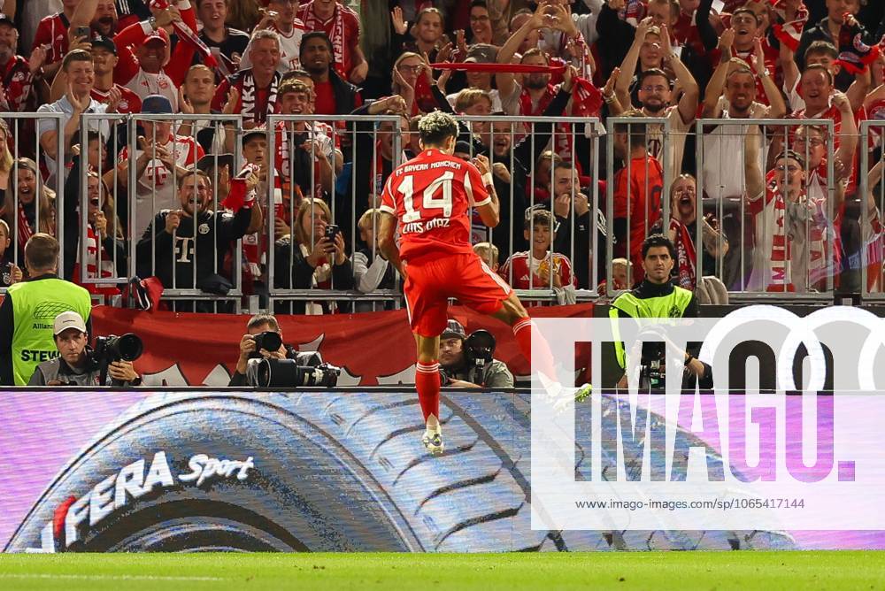 Torjubel von Luis Diaz 14 (FC Bayern Muenchen) zum 2:0, FC Bayern Muenchen vs. RB Leipzig, Fussball, 1. Bundesliga, 1. Spieltag, 22.08.2025 DFB regulations prohibit any use of photographs as image sequences and or quasi-video Muenchen Bayern Deutschland