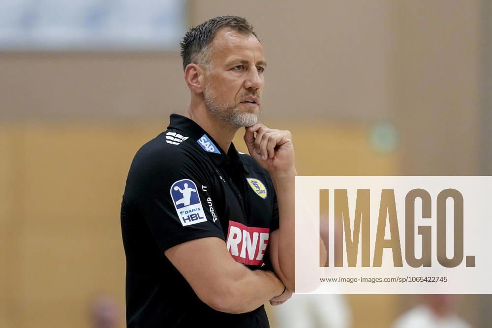 Maik Machulla (Trainer, Cheftrainer, RNL), Einzelbild, Einzelfoto, Aktion, Action, 22.08.2025, Östringen (Deutschland), Handball, Testspiel, Rhein-Neckar Löwen - HC Kriens-Luzern