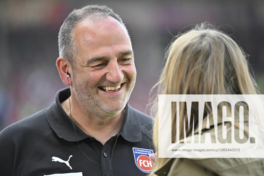 Vor Spielbeginn: Trainer Coach Frank Schmidt 1. FC Heidenheim 1846 FCH im Interview dazn Portrait 1. FC Heidenheim 1846 FCH vs VfL Wolfsburg WOB 23.08.2025 DFL REGULATIONS PROHIBIT ANY USE OF PHOTOGRAPHS AS IMAGE SEQUENCES AND OR QUASI-VIDEO 1. FC Heidenheim 1846 FCH vs VfL Wolfsburg WOB Heidenheim