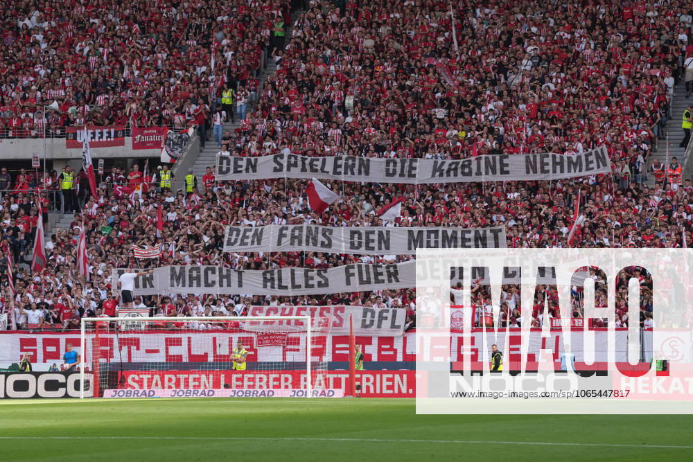 Spruchband der Fans und Ultras auf der Tribüne, Banner , Deutschland, Fussball, 1. Bundesliga, 1.Spieltag, 2025 2026, SC Freiburg vs. FC Augsburg, 23.08.2025, Europa-Park Stadion, Freiburg, Deutschland DFL REGULATIONS PROHIBIT ANY USE OF PHOTOGRAPHS AS IMAGE SEQUENCES AND OR QUASI-VIDEO. Freiburg Europa-Park Stadion Baden-Württemberg Deutschland