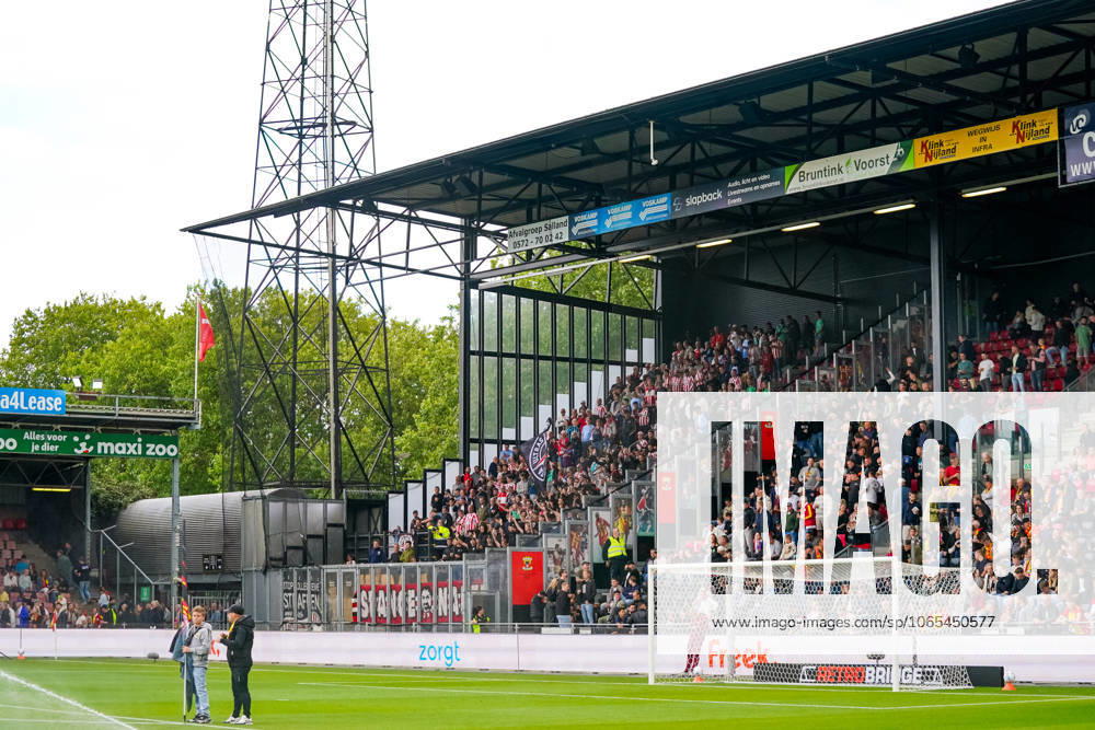 Eredivisie: Go Ahead Eagles v Sparta Rotterdam Deventer - Sparta Rotterdam supporters during the third round of the 2025 2026 Eredivisie season. The match is set between Go Ahead Eagles and Sparta Rotterdam at De Adelaarshorst on 23 August 2025 in Deventer, The Netherlands. (VK Sportphoto Danny de Groot)