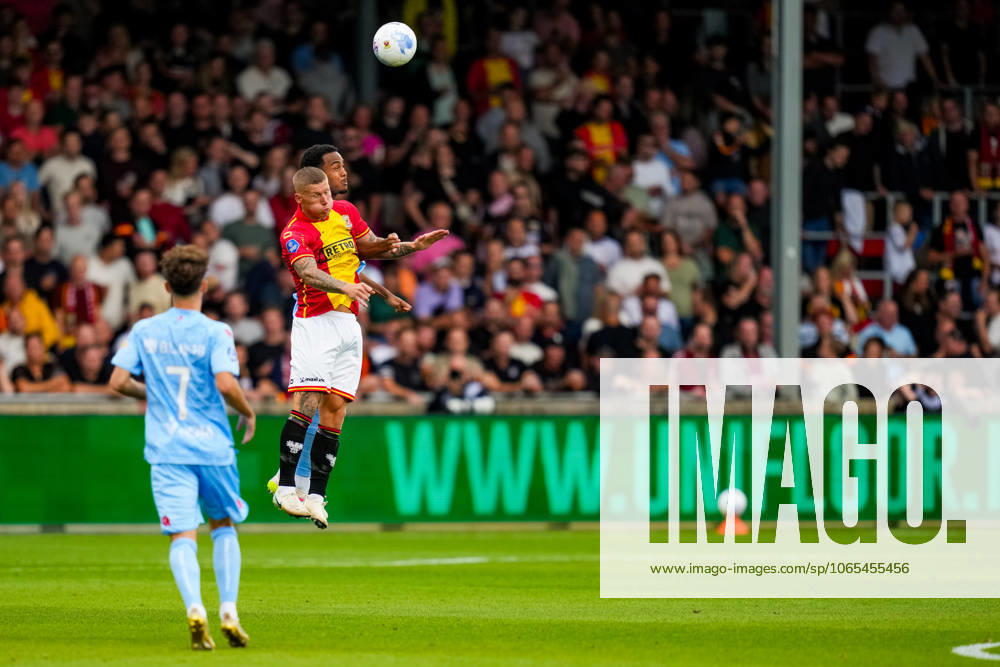 Eredivisie: Go Ahead Eagles v Sparta Rotterdam Deventer - Victor Edvardsen of Go Ahead Eagles duels for the ball with Marvin Young of Sparta Rotterdam during the third round of the 2025 2026 Eredivisie season. The match is set between Go Ahead Eagles and Sparta Rotterdam at De Adelaarshorst on 23 August 2025 in Deventer, The Netherlands. (VK Sportphoto Danny de Groot)