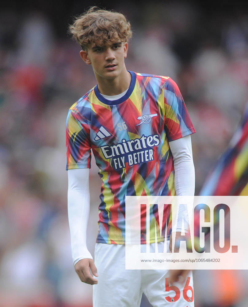 Football - 2025 2026 Premier League - Arsenal vs Leeds United - Emirates Stadium - Saturday 23rd August 2025 15 year old Max Robert Dowman of Arsenal in the warm up before coming on to make his Premiership Debut in the second half