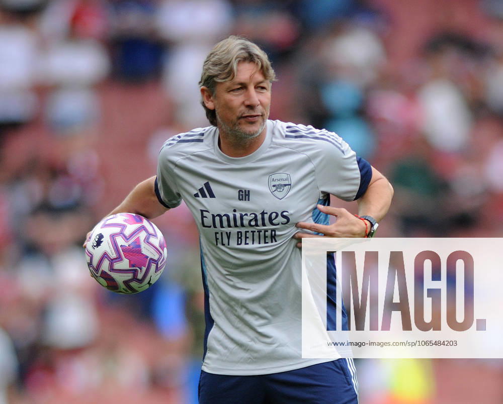 Football - 2025 2026 Premier League - Arsenal vs Leeds United - Emirates Stadium - Saturday 23rd August 2025 New Arsenal, Argentinian coach , Gabriel Heinze in the warm up