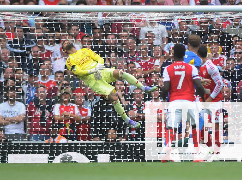 Football - 2025 2026 Premier League - Arsenal vs Leeds United - Emirates Stadium - Saturday 23rd August 2025 Goalkeeper, David Raya of Arsenal tips a shot over the bar