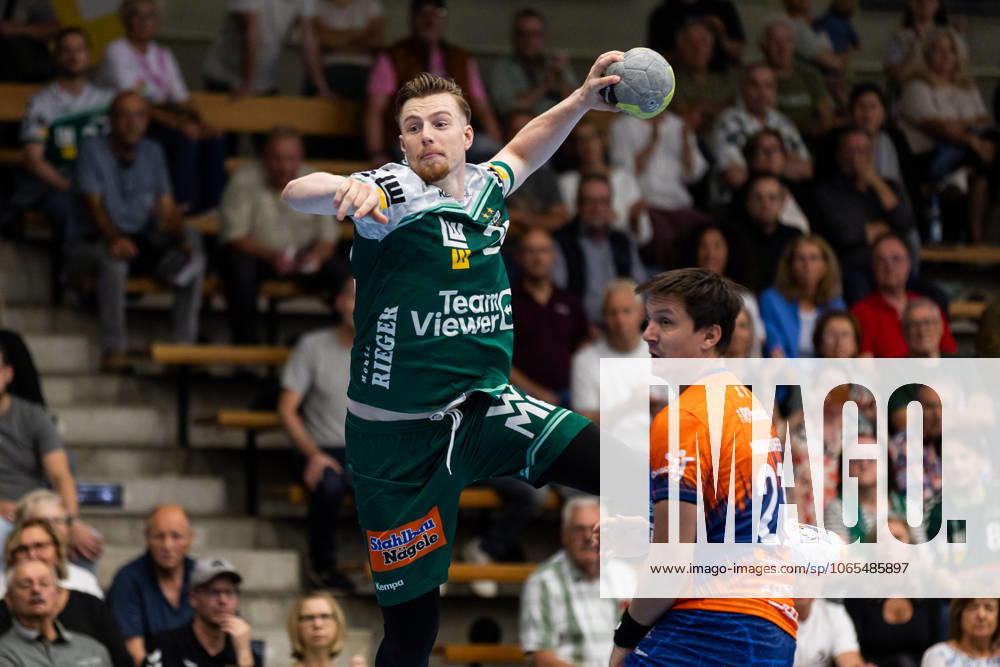 Erik PERSSON (FRISCH AUF! Goeppingen, 22) erzielt ein Tor, Aktion, Torwur fFRISCH AUF! Goeppingen (FAG) vs. SKK Talent Pilsen, Handball, Maenner, Players Night, Testspiel, Saisoneroeffnung, Spielzeit 2025 2026, 23.08.2025 FRISCH AUF! Goeppingen (FAG) vs. SKK Talent Pilsen, Handball, Maenner, Players Night, Testspiel, Saisoneroeffnung, Spielzeit 2025 2026, 23.08.2025 Goeppingen