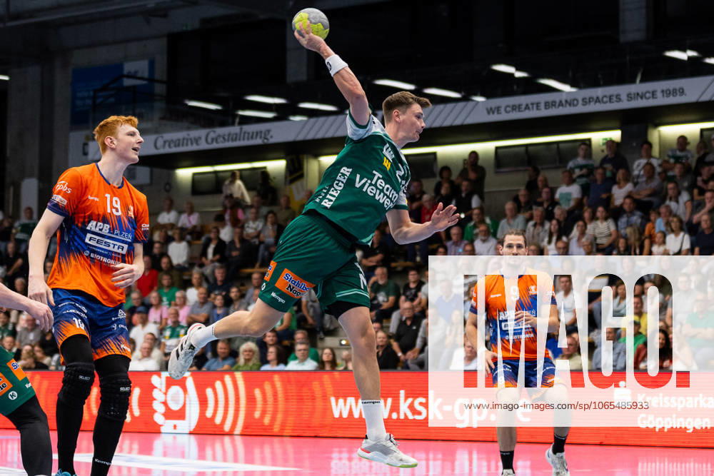 Oskar SUNNEFELDT (FRISCH AUF! Goeppingen, 27) erzielt ein Tor, Aktion, Torwurf FRISCH AUF! Goeppingen (FAG) vs. SKK Talent Pilsen, Handball, Maenner, Players Night, Testspiel, Saisoneroeffnung, Spielzeit 2025 2026, 23.08.2025 FRISCH AUF! Goeppingen (FAG) vs. SKK Talent Pilsen, Handball, Maenner, Players Night, Testspiel, Saisoneroeffnung, Spielzeit 2025 2026, 23.08.2025 Goeppingen