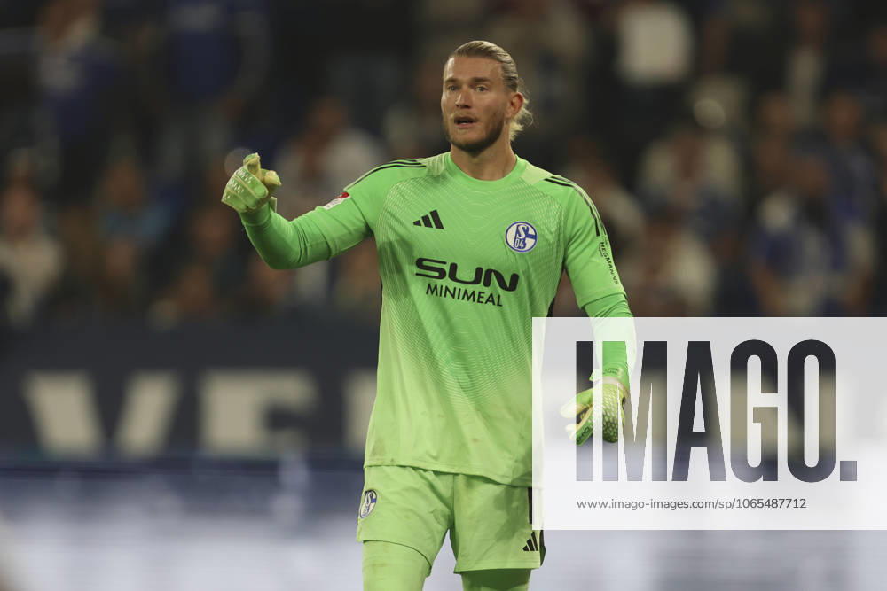 Torwart Loris Karius (FC Schalke 04) gestikuliert, Gestik waehrend des spiels der 2. Bundesliga zwischen FC Schalke 04 und VfL Bochum, Veltins-Arena am 23. August 2025 in Gelsenkirchen, Deutschland. (Foto von Oliver Kaelke DeFodi Images) +++ Torwart Loris Karius (FC Schalke 04) gestures during the 2. Bundesliga match between FC Schalke 04 and VfL Bochum at Veltins-Arena on August 23, 2025 in Gelsenkirchen, Germany. (Photo by Oliver Kaelke DeFodi Images) DFB DFL REGULATIONS PROHIBIT ANY USE OF PHOTOGRAPHS AS IMAGE SEQUENCES AND OR QUASI-VIDEO. (Photo by Oliver Kaelke DeFodi Images)