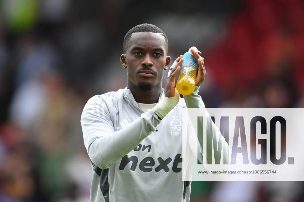 Crystal Palace v Nottingham Forest - Premier League Callum Hudson-Odoi of Nottingham Forest applauds his team s supporters during the Premier League match between Crystal Palace and Nottingham Forest at Selhurst Park in London, England, on August 24, 2025. London Greater London United Kingdom