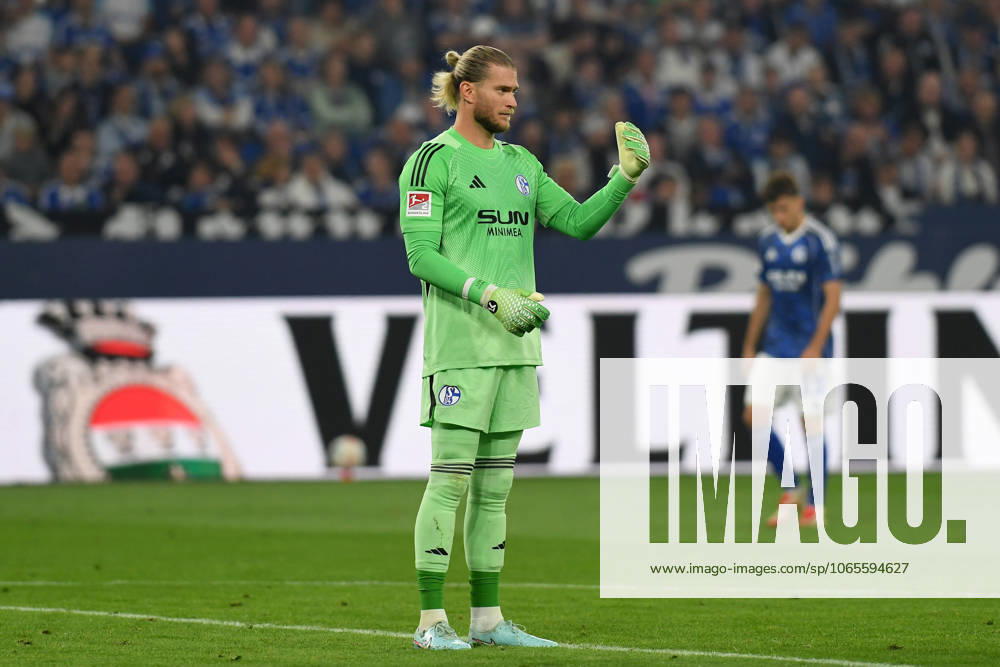 Torwart Loris Karius (FC Schalke 04) gestikuliert, gestik waehrend des Spiels der 2. Bundesliga zwischen FC Schalke 04 und VfL Bochum, Veltins-Arena am 23. August 2025 in Gelsenkirchen, Deutschland. (Foto von Ralf Treese DeFodi Images) +++ Torwart Loris Karius (FC Schalke 04) gestures during the 2. Bundesliga match between FC Schalke 04 and VfL Bochum at Veltins-Arena on August 23, 2025 in Gelsenkirchen, Germany. (Photo by Ralf Treese DeFodi Images) (Photo by Ralf Treese DeFodi Images)