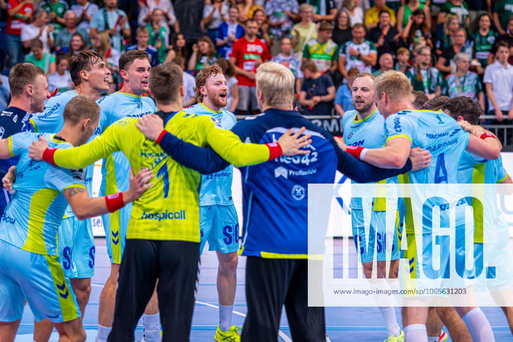 (v.l.), TSV Hannover-Burgdorf (grün) gegen VfL Gummersbach (hellblau) am 1. Spieltag der Saison 2025 2026 in der DAIKIN Handball-Bundesliga (27.08.2025, ZAG Arena (Hannover, GER),