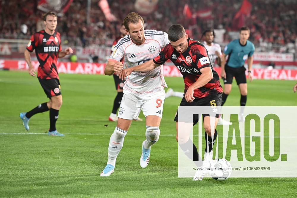 Harry KANE (Bayern Muenchen), Aktion,Zweikampf gegen Niklas MAY (WI). Fussball, DFB Pokal, 1.Hauptrunde, SV Wehen Wiesbaden (WI) - FC Bayern Muenchen (M) 2-3 am 27.08.2025 in de Brita-Arena in Wiesbaden Deutschland.