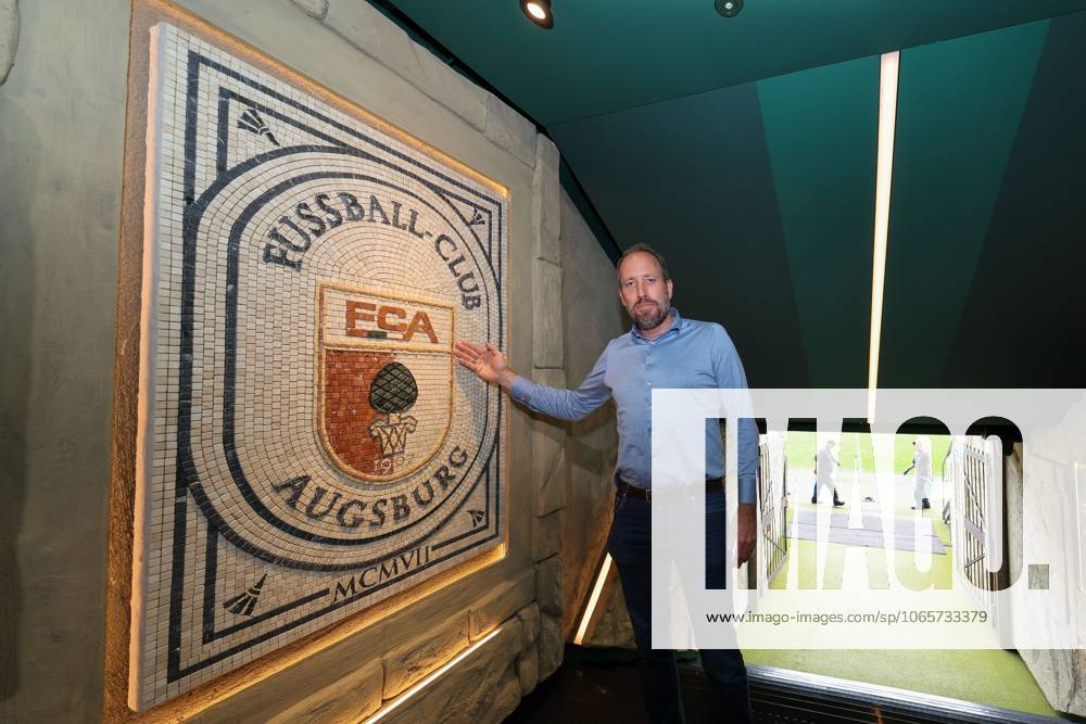 Geschaeftsfuehrer Finanzen Michael Stroell (FC Augsburg), Der neue Spielertunnel im Roemerlook, Pressekonferenz, FC Augsburg, Fussball, 1. Bundesliga Saison 2025 2026, 29.08.2025 Augsburg Bayern Deutschland