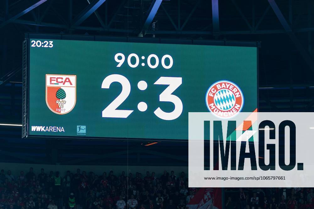 Endstand auf der Anzeigetafel, +2:3, FC Augsburg vs. FC Bayern Muenchen, Fussball, 1. Bundesliga, 2. Spieltag, 30.08.2025 DFB regulations prohibit any use of photographs as image sequences and or quasi-video Augsburg Bayern Deutschland