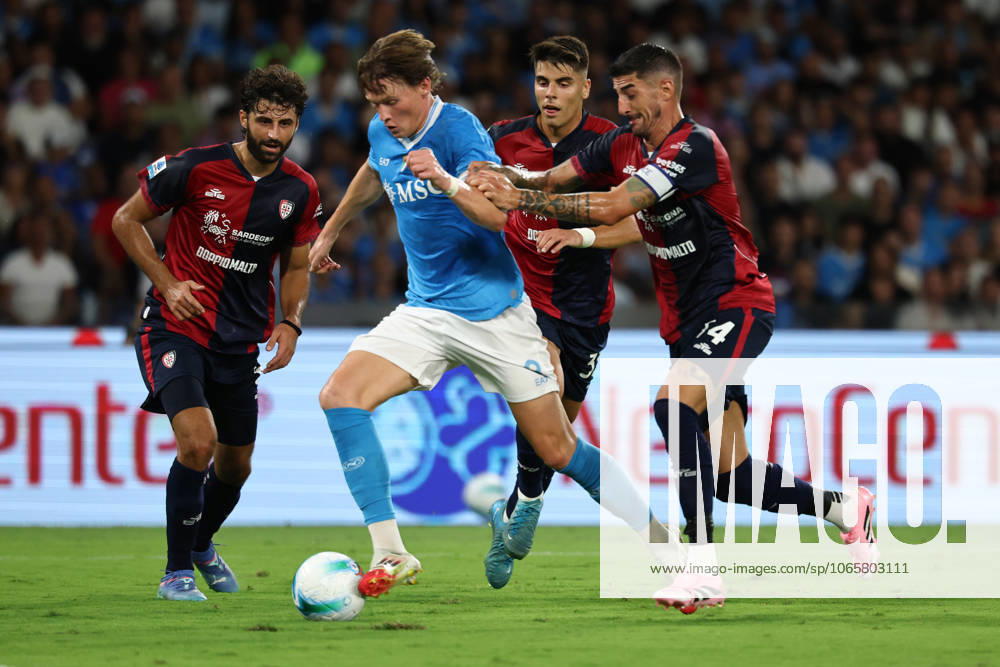 Scott McTominay of SSC Napoli in action during the Serie A football match between SSC Napoli and Cagliari Calcio at Diego Armando Maradona stadium in Naples (Italy), August 30th, 2025. CesarexPurini