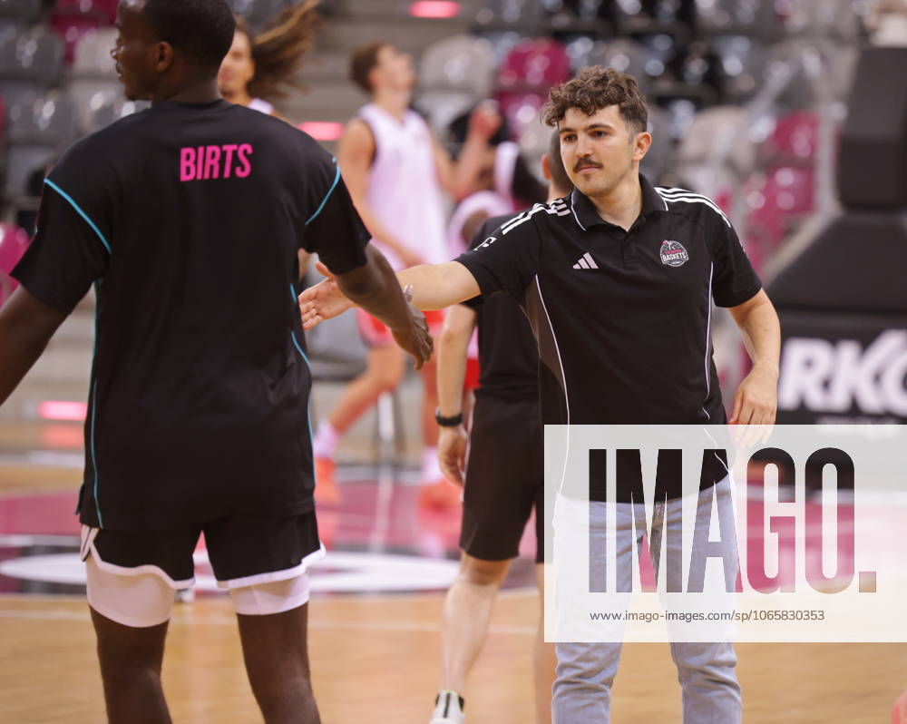 Co-Trainer Thomas Pennellier Telekom Baskets Bonn , Testspiel vs. Spirou Basket Charleroi - Saison 2025 26