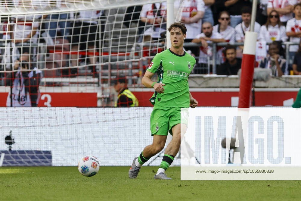 Philipp Sander (Borussia Mönchengladbach, 16) mit einem Pass , Deutschland, Fussball, 1. Bundesliga, 2.Spieltag, 2025 2026, VfB Stuttgart vs. Borussia Mönchengladbach, 30.08.2025, MHP Arena, Stuttgart, Deutschland Stuttgart MHP Arena Baden-Württemberg Deutschland