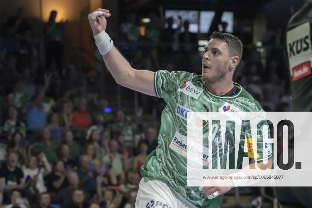 Im Bild v.l.: Mijajlo Marsenic (Fuechse Berlin), Action, Kampf, kaempft um den Ball, Tor, Treffer, Jubel, Torjubel, Freude, Begeisterung, feiert, GER, Berlin, Handball, Fuechse Berlin vs Bergischer HC, DAIKIN Handball-Bundesliga, in der Max Schmeling Halle, 31.08.2025,