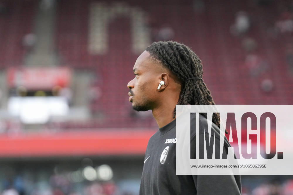 Jordy Makengo (SC Freiburg, 33) , Deutschland, Fussball, 1. Bundesliga, 2.Spieltag, 2025 2026, 1. FC Köln vs. SC Freiburg, 31.08.2025, RheinEnergieSTADION, Köln, Deutschland DFL REGULATIONS PROHIBIT ANY USE OF PHOTOGRAPHS AS IMAGE SEQUENCES AND OR QUASI-VIDEO. Köln RheinEnergieSTADION Nordrhein-Westfalen Deutschland