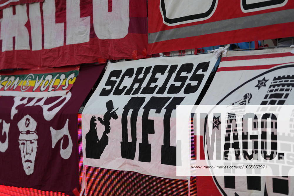 Spruchband der Fans und Ultras auf der Tribüne, Banner, Scheiß DFL , Deutschland, Fussball, 1. Bundesliga, 2.Spieltag, 2025 2026, 1. FC Köln vs. SC Freiburg, 31.08.2025, RheinEnergieSTADION, Köln, Deutschland DFL REGULATIONS PROHIBIT ANY USE OF PHOTOGRAPHS AS IMAGE SEQUENCES AND OR QUASI-VIDEO. Köln RheinEnergieSTADION Nordrhein-Westfalen Deutschland