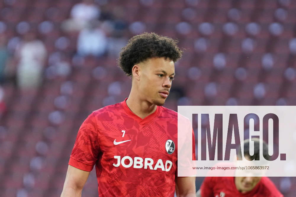 Derry Scherhant (SC Freiburg, 07) , Deutschland, Fussball, 1. Bundesliga, 2.Spieltag, 2025 2026, 1. FC Köln vs. SC Freiburg, 31.08.2025, RheinEnergieSTADION, Köln, Deutschland DFL REGULATIONS PROHIBIT ANY USE OF PHOTOGRAPHS AS IMAGE SEQUENCES AND OR QUASI-VIDEO. Köln RheinEnergieSTADION Nordrhein-Westfalen Deutschland